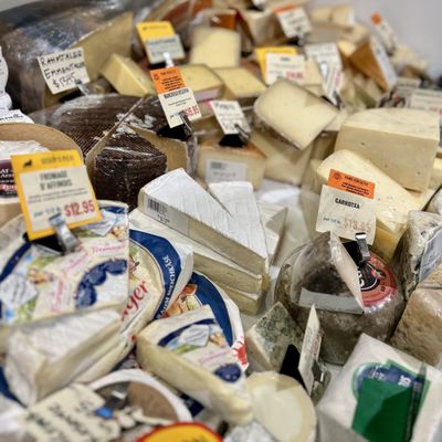 South Lyndale Wine Bar & Deli by null