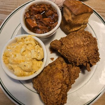 Fixins Soul Kitchen - Delicious fried chicken with Mac and cheese and yams. - Soul Food Near Me - Sacramento, California