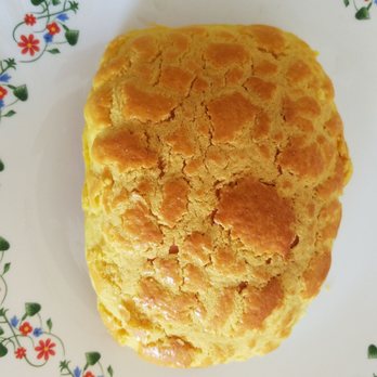Fay Da Bakery - Pineapple bun - Bakeries Near Me - Elmhurst, New York