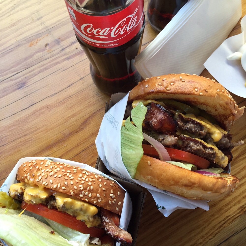 Burgermeister - Cheeseburger with bacon (left) and Meister Aller Klassen (right) - Fast Food Near Me - Berlin, BE