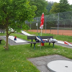 Abenteuer-Golf - Minigolfplatz neben Tennisplatz