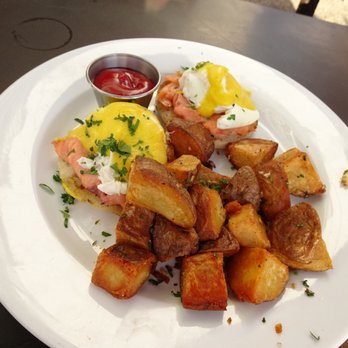 Station 4 - Salmon benedict - New American Near Me - Washington, DC, District of Columbia
