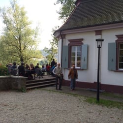 Schloßpark - Blick aufs Tee-Häuschen mit Terrasse