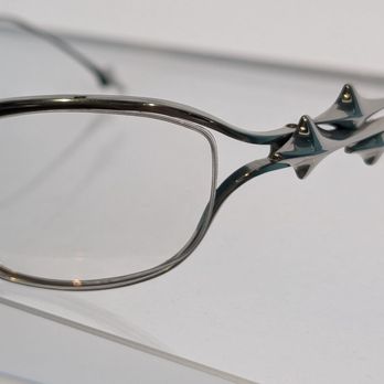 Gentle Monster - Metal around lens detail - Sunglasses Near Me - Santa Clara, California Gentle Monster - Metal around lens detail - Sunglasses Near Me - Santa Clara, California