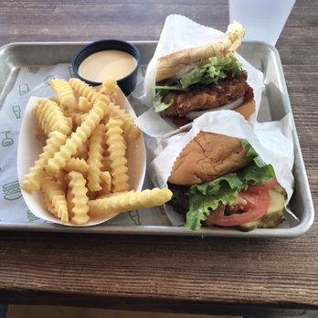 Shake Shack Garden State Plaza - Chick'n shack & Single shack w/ fries - Burgers Near Me - Paramus, New Jersey