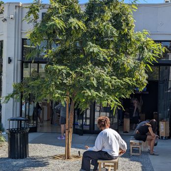 New Balance Sunset Blvd - Plenty of trees and seating areas outside. - Shoe Stores Near Me - Los Angeles, California New Balance Sunset Blvd - Plenty of trees and seating areas outside. - Shoe Stores Near Me - Los Angeles, California