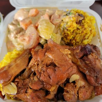 Da Spot - Combo Moroccan chicken and thai chicken curry - Mediterranean Near Me - Honolulu, Hawaii