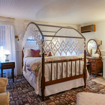 White Lace Inn - Hotels Near Me - Sturgeon Bay, Wisconsin White Lace Inn - Hotels Near Me - Sturgeon Bay, Wisconsin