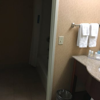 Hampton Inn Spokane - Bathroom - Hotels Near Me - Spokane, Washington