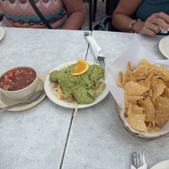Casa del Capitán - Chips, salsa and guacamole - Mexican Near Me - Puerto Peñasco, SON