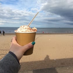 Crumbs of Portobello - Hot chocolate and all the trimmings, perfect for a pretty but chilly beach visit!