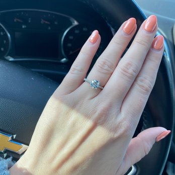 BellaLuxe Nails - Nail Salons Near Me - Madison, Wisconsin