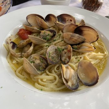 The Italians - Linguine alle vongole - Italian Near Me - Vancouver, British Columbia The Italians - Linguine alle vongole - Italian Near Me - Vancouver, British Columbia