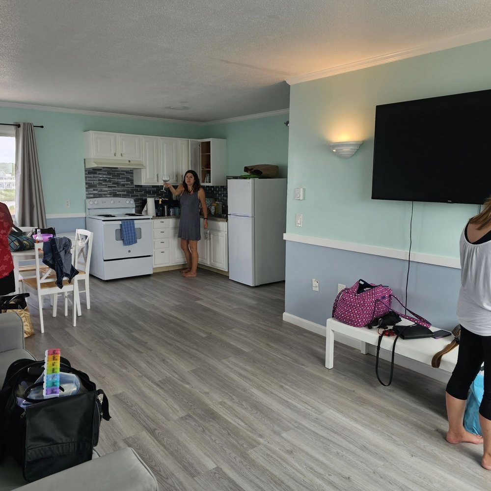 Sandy Shore Motel & Apts - Living room - Hotels Near Me - Westerly, Rhode Island