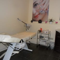 Happy Nails and Spa