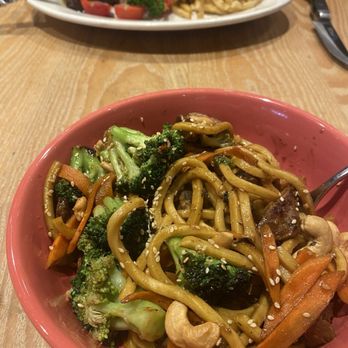 Doc B's Restaurant + Bar - Wok Out Bowl - New American Near Me - Chicago, Illinois