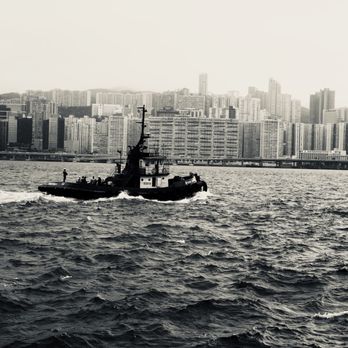 九龍海逸君綽酒店 - View from the landing area at the base of the hotel. - Hotels Near Me - Hong Kong, HK 九龍海逸君綽酒店 - View from the landing area at the base of the hotel. - Hotels Near Me - Hong Kong, HK