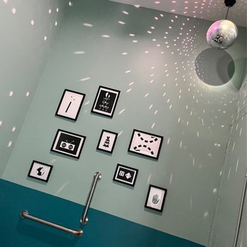 SHOWFIELDS - Brooklyn - fun restroom - Department Stores Near Me - Brooklyn, New York SHOWFIELDS - Brooklyn - fun restroom - Department Stores Near Me - Brooklyn, New York