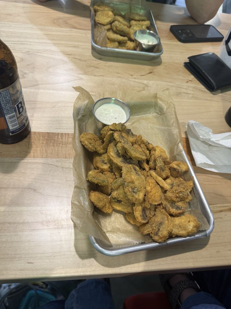 Cruizer's Bar and Grill