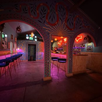 Lovebirds - Bars Near Me - Austin, Texas