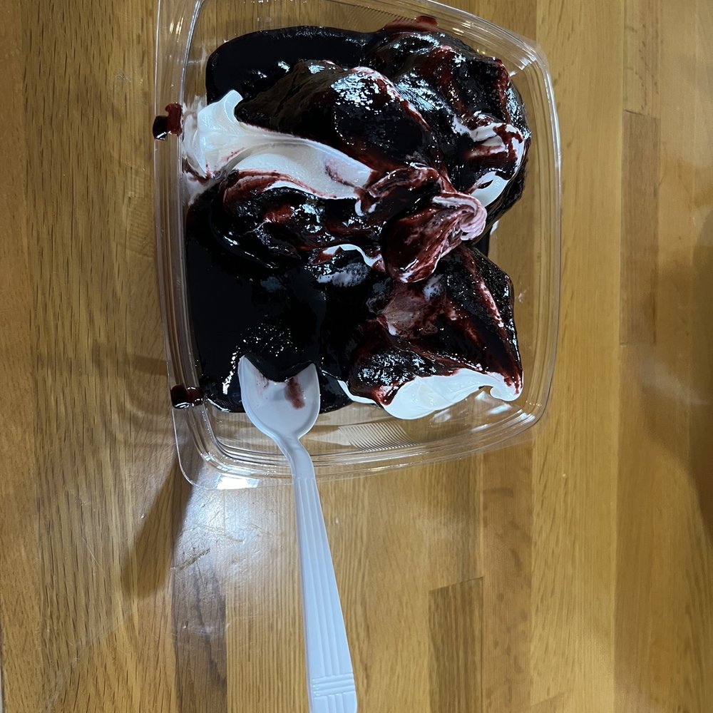 Ivanhoe's Drive In - Black Forest Sundae - Ice Cream & Frozen Yogurt Near Me - Upland, Indiana