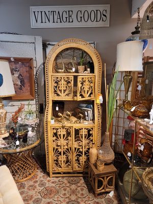 Warehouse Antique Mall Marion IL by null
