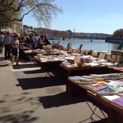 Les Bouquinistes Marché aux Livres
