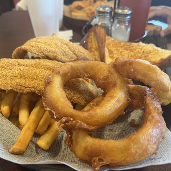JLB Eatery Stella Link - Fried fish and onion w/ fries to die for - Burgers Near Me - Houston, Texas JLB Eatery Stella Link - Fried fish and onion w/ fries to die for - Burgers Near Me - Houston, Texas