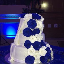 Heavenly Sweets - This was the front of my wedding cake