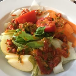 Sabor y Saveur - Ensalada de la huerta con vinagreta de pimientos del piquillo
