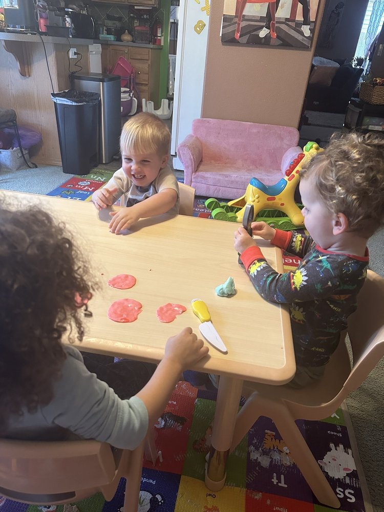 Sticky Lil Fingers - childcare center in Portland, OR