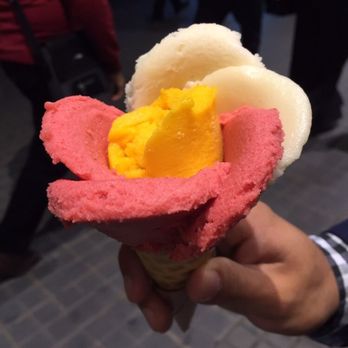 Amorino Barcelona Les Rambles - Ice Cream & Frozen Yogurt Near Me - Barcelona, B Amorino Barcelona Les Rambles - Ice Cream & Frozen Yogurt Near Me - Barcelona, B