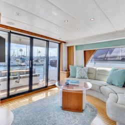 Boat Bed & Breakfast - Calypso Salon
