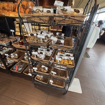 Liliha Bakery - Bakeries Near Me - Honolulu, Hawaii
