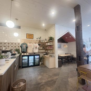 Mountain Mama's Coffee - Tons of space - Coffee & Tea Near Me - Blue Ridge, Georgia