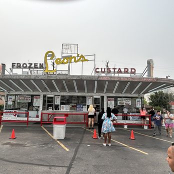 Leon's Frozen Custard - people standing in front of the store - Ice Cream & Frozen Yogurt Near Me - Milwaukee, Wisconsin