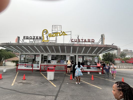 Leon's Frozen Custard by null