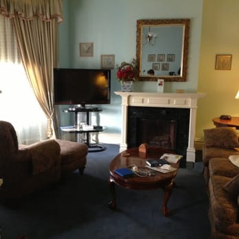Nob Hill Inn - Parlor of the two-bedroom suite - Hotels Near Me - San Francisco, California Nob Hill Inn - Parlor of the two-bedroom suite - Hotels Near Me - San Francisco, California