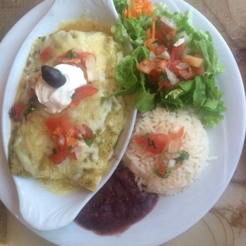 Fajitas - Enchiladas with refried beans, rice, guacamole, & a side salad. - Mexican Near Me - Paris, 75 Fajitas - Enchiladas with refried beans, rice, guacamole, & a side salad. - Mexican Near Me - Paris, 75