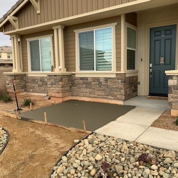 Advantage Landscapes - the front of a house with a gravel driveway - Landscaping Near Me Advantage Landscapes - the front of a house with a gravel driveway - Landscaping Near Me