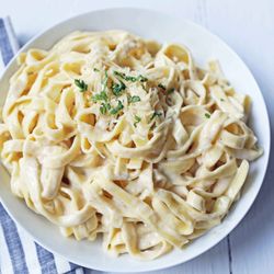 Cuzino's Family Kitchen - Fettuccine Alfredo