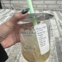 Peach green tea "less ice" Peach green tea "less ice"