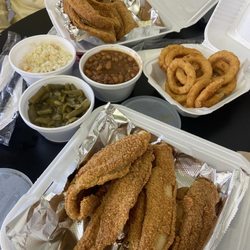 Southern Smackerz - Catfish, cole slaw, beans, green beans and onion rings