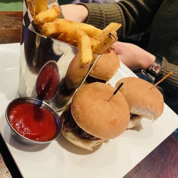 Pig n' Whistle - Beef Brisket Sliders - Pubs Near Me - New York, New York Pig n' Whistle - Beef Brisket Sliders - Pubs Near Me - New York, New York