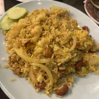 Ruen Pair - Pineapple Fried Rice - Thai Near Me - Los Angeles, California Ruen Pair - Pineapple Fried Rice - Thai Near Me - Los Angeles, California