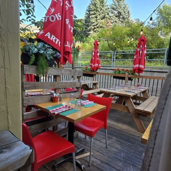 La Bûche - Outside patio - Canadian (New) Near Me - Quebec City, Quebec