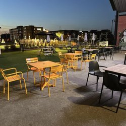 Oakley Greens - Outside seating with view of the put put green