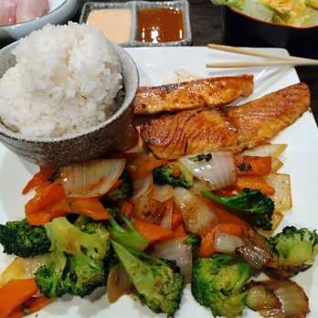 Akiko - Salmon hibachi, vegetables, rice, salad & yellow tail sushi - Japanese Near Me - Houston, Texas
