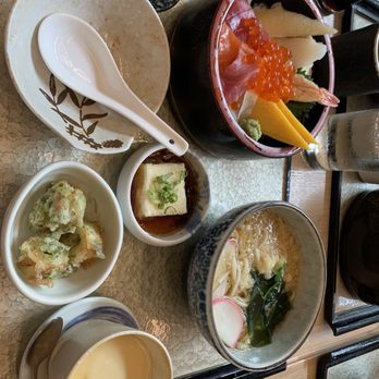 Rinka - Chirashi lunch set - Japanese Near Me - Honolulu, Hawaii Rinka - Chirashi lunch set - Japanese Near Me - Honolulu, Hawaii