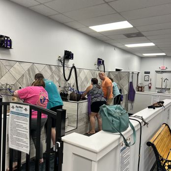 The Dirty Dawg - Beautiful bathtubs with all supplies included - Pet Groomers Near Me - Thurmont, Maryland The Dirty Dawg - Beautiful bathtubs with all supplies included - Pet Groomers Near Me - Thurmont, Maryland